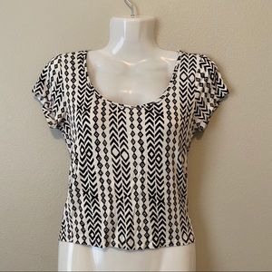 Black & white printed crop top